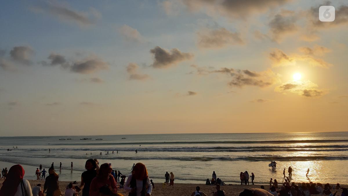 Rekomendasi Pantai-Pantai Indah di Indonesia untuk Habiskan THR