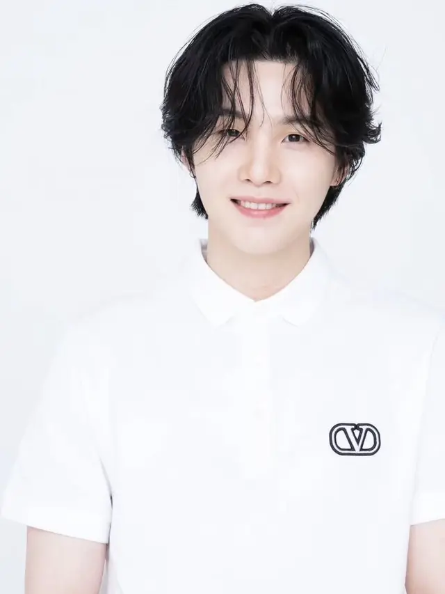 Suga BTS jadi brand ambassador Valentino