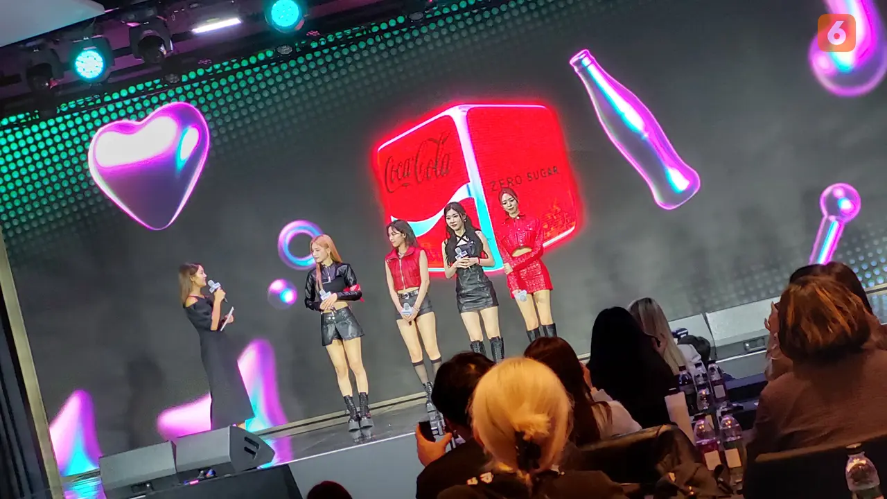 ITZY di Peluncuran Coca-Cola K-Wave Zero Sugar Sekaligus Meluncurkan Music Video 'Like Magic' di Fairmont Ambassador Seoul Hotel di Yeoui-daero, Yeongdeungpo-gu, Seoul pada Selasa, 21 Februari 2024. (Aditya Eka Prawira/Liputan6.com/Seoul)