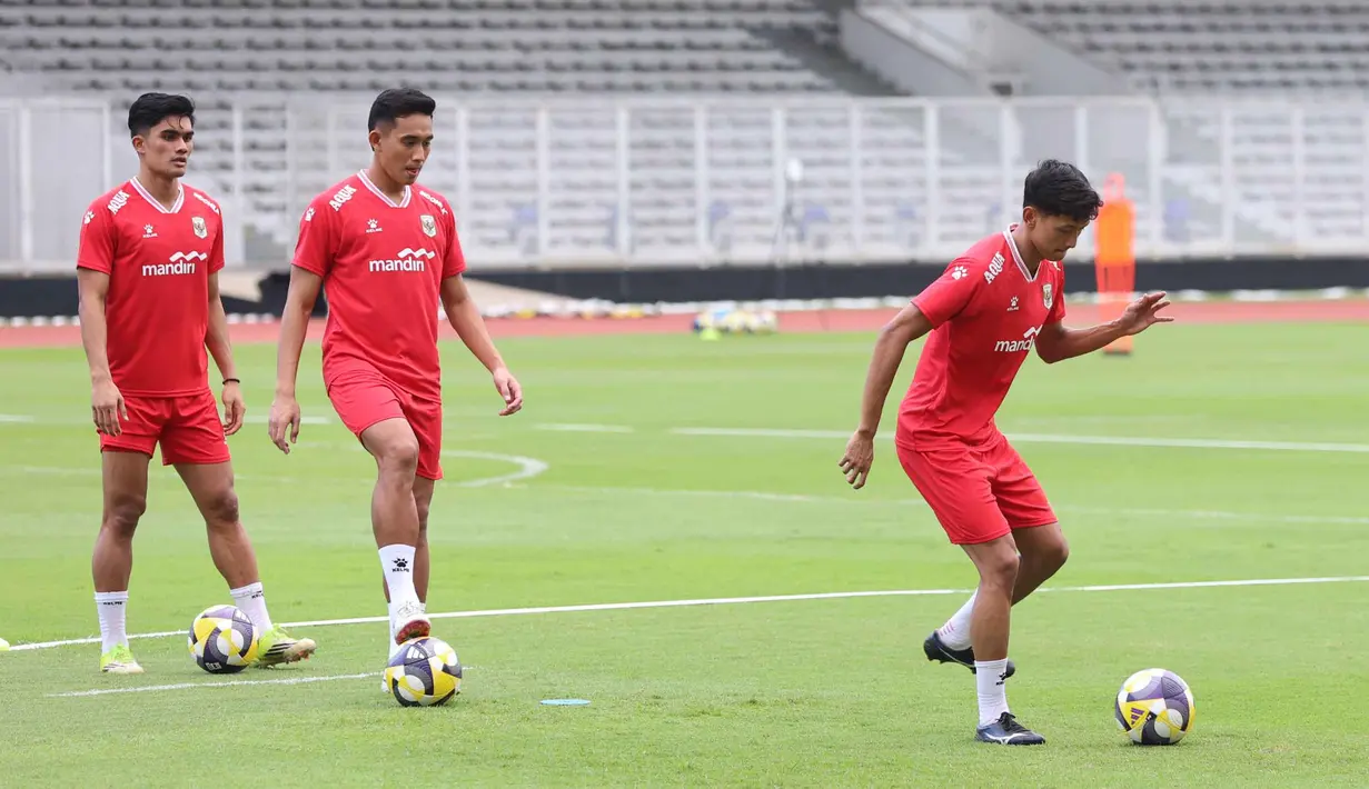 John Herdman juga menyebut Bulgaria adalah tim kuat dan tantangan sesungguhnya bagi Timnas Indonesia. Tampak dalam foto, para pemain Timnas Indonesia saat sesi latihan untuk FIFA Series 2026 Stadion Madya, Kompleks Gelora Bung Karno, Senayan, Jakarta, Minggu (29/3/2026). (Bola.com/M Iqbal Ichsan)