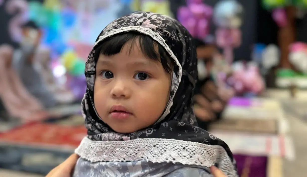 Sejak lahir, Ameena kerap mendapatkan hadiah mewah. Tak heran penggemar menyebutnya sebagai 'bayi sultan'.