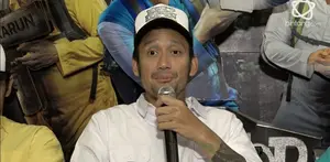 Tora Sudiro memberikan klarifikasi terkait foto yang menunjukkan jari tengahnya saat rilis media bersama kepolisian.