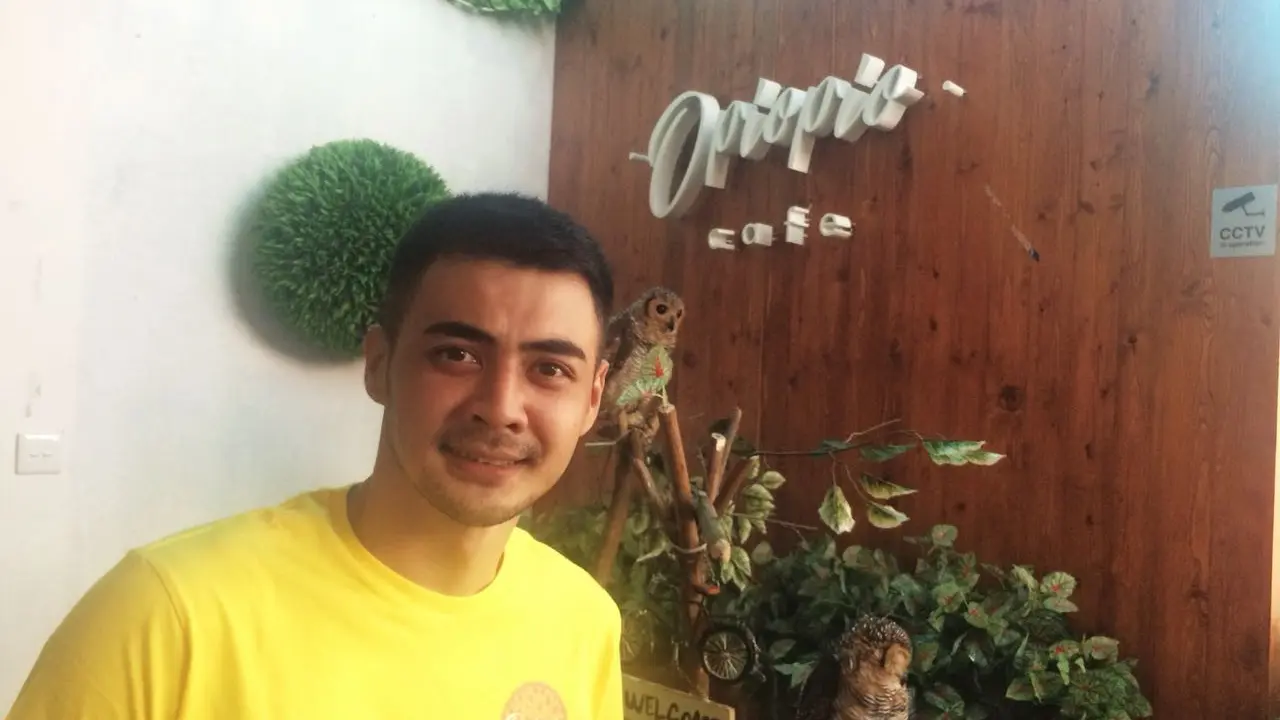 Jerry In't Veld dikenal lewat perannya sebagai Eksel di sinetron Ganteng Ganteng Serigala.