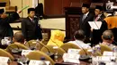 Wakil Ketua DPD terpilih Akhmad Muqowam mengucap sumpah jabatan saat dilantik, Jakarta, Kamis (26/7). Pemilihan ini merupakan kelanjutan dari berlakunya UU Nomor 2 Tahun 2018 tentang MPR, DPR, DPD, dan DPRD (UU MD3). (Liputan6.com/Johan Tallo)
