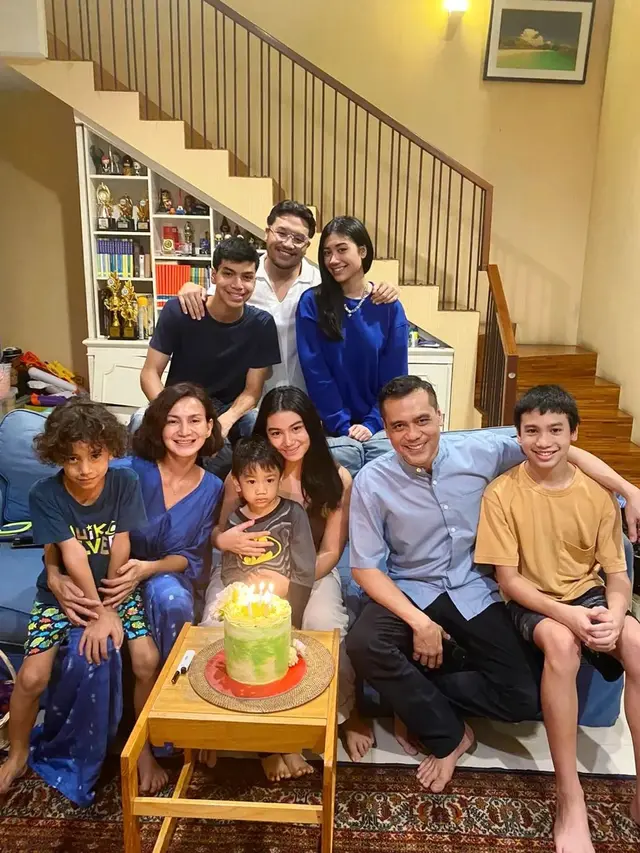 Shalima Hakim merayakan ulang tahun ke-20 (Foto: Instagram/@wanda_hamidah)