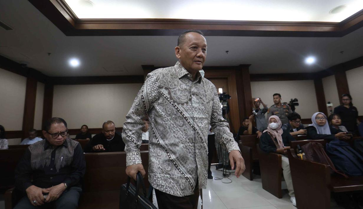 Terdakwa kasus dugaan gratifikasi dan Tindak Pidana Pencucian Uang (TPPU) yang juga mantan Sekretaris Mahkamah Agung (MA), Nurhadi, sesaat sebelum menjalani sidang pembacaan putusan di Pengadilan Tindak Pidana Korupsi (Tipikor) Jakarta, Rabu (1/4/2026). Hari ini Rabu (1/4/2026), Majelis Hakim Pengadilan Tindak Pidana Korupsi (Tipikor) Jakarta membacakan vonis terhadap mantan Sekretaris Mahkamah Agung (MA), Nurhadi, terkait kasus dugaan gratifikasi dan Tindak Pidana Pencucian Uang (TPPU). (Kapanlagi.com/Budy Susanto)