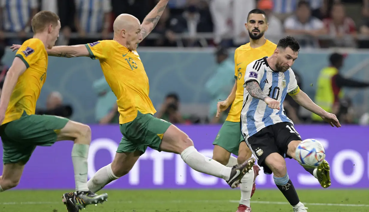 Lolos dari fase grup dengan status juara Grup C, Argentina berjumpa Australia di babak 16 besar (3/12/2022). Lionel Messi kembali mencetak 1 gol dalam laga yang berkesudahan 2-1 untuk kemenangan Tim Tango. (AFP/Juan Mabromata)