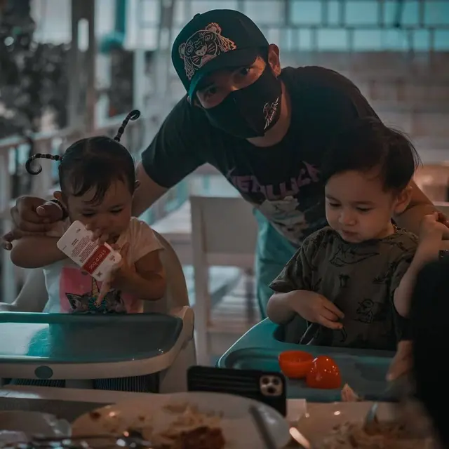 Donny Michael bersama anak (Foto: Instagram/@donnymichael)