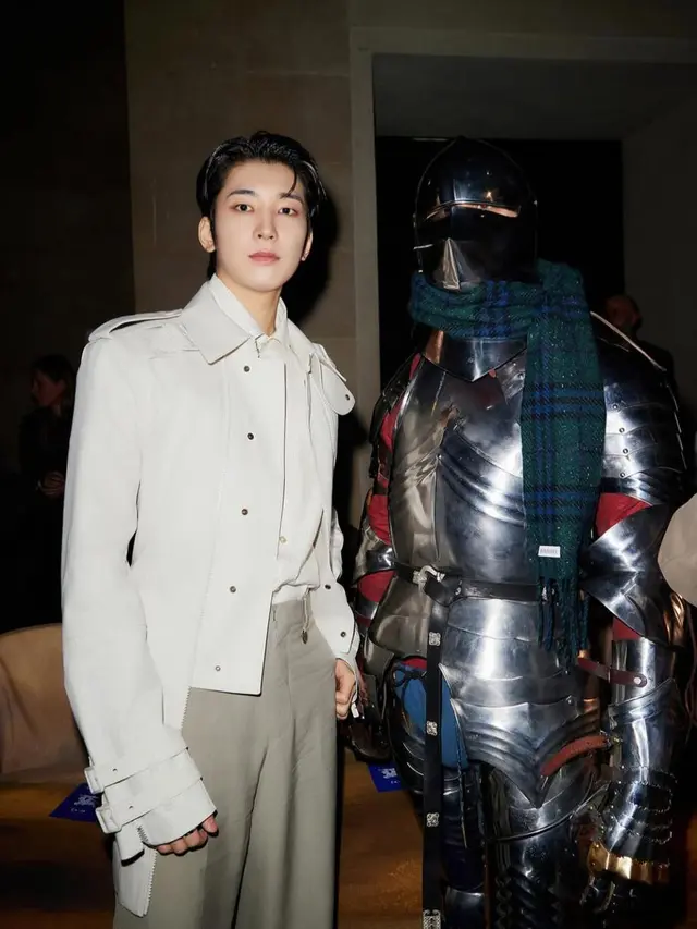 Wonwoo SEVENTEEN tampil perdana di London Fashion Week 2025. (credit:instagram.com/everyone_woo)