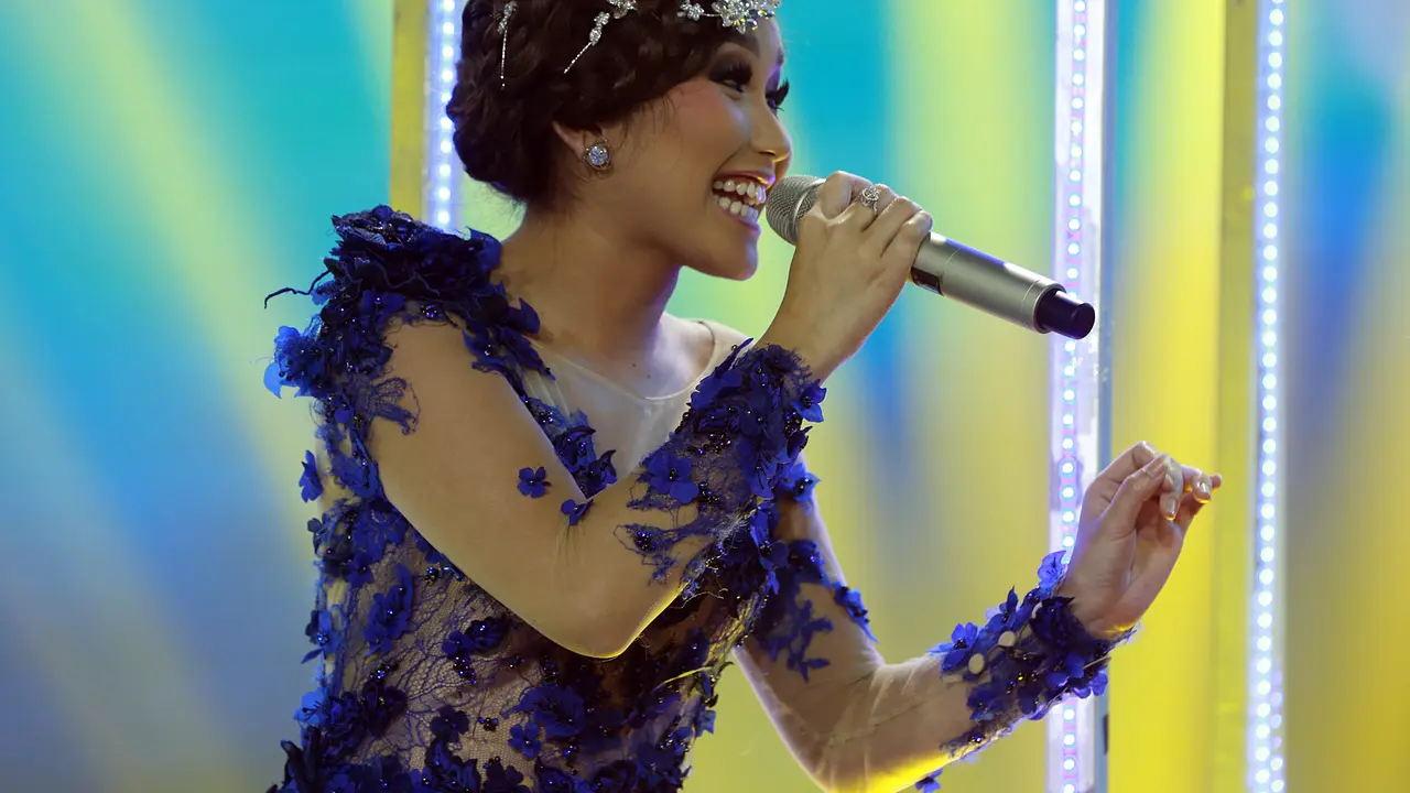 [Bintang] Ayu Ting Ting
