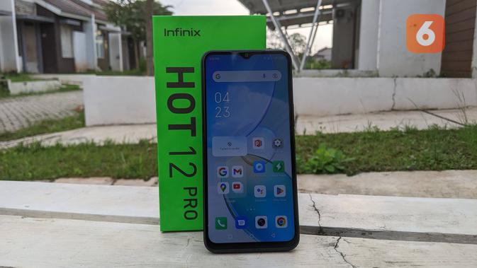 <p>Infinix Hot 12 Pro tampil sebagai lini HP Android terbaru perusahaan dengan label harga Rp 2 jutaan. (Liputan6.com/ Yuslianson)</p>