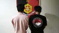 Bergaya Polisi Pakai Kaos Satuan dan Bawa Senpi Mainan, 2 Pria Depok Peras Jukir lalu Diamuk Massa