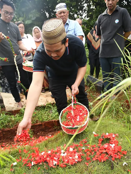 Operasi pengikat mulut rahim dilakukan Aldila Jelita pada Minggu (22/1/2017) di Brawijaya Women and Children Hospital, Jakarta Selatan. (Bambang E. Ros/Bintang.com)