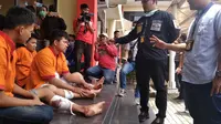 Tiga orang spesialis pencurian sepeda motor (curanmor) di Kota Palembang ditangkap Unit Ranmor Satreskrim Polrestabes Palembang Sumsel (Liputan6.com / Nefri Inge)