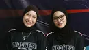 Pemain Timnas Voli Putri Indonesia, Tisya Amallya Putri (kanan) bersama rekan satu timnya pada upacara pelepasan untuk kejuaraan AVC Women's Volleyball Cup yang dilakukan di Padepokan Voli Jenderal Polisi Kunarto, Sentul, Selasa (2/6/2026).