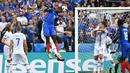 Pemain Prancis, Paul Pogba, saat mencetak gol ke gawang Islandia pada laga perempat final Piala Eropa 2016 di Stade de France, Paris, Senin (4/7/2016) dini hari WIB. (AFP/Franck Fife)