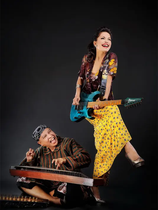 Lama tidak ketemu, Ekki Soekarno dan Soraya Haque kembali bertemu tahun 1987. Waktu itu Ekki dan kawan-kawan menggelar acara Sunday Jazz di sebuah hotel di Jakarta. Ekki dan kawan-kawan mengundang sejumlah relasi, termasuk Soraya. (dok. Pribadi)