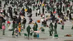 Orang-orang memancing melalui lubang-lubang di sungai yang membeku selama festival tahunan memancing di atas es, Hwacheon, Korea Selatan, pada Sabtu 10 Januari 2026. Ribuan orang memadati area Festival Tahunan Memancing di Atas Es Hwacheon tahun 2026. (Shin Yong-ju/AFP)