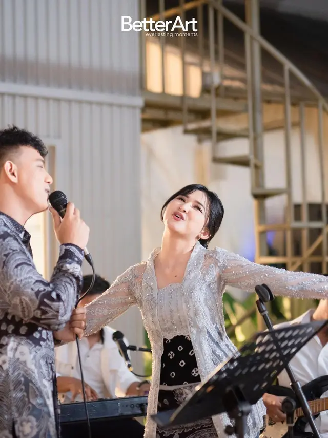 6 Momen Canda Tawa Adinda Azani dan Suami, Persahabatan Berujung Menikah