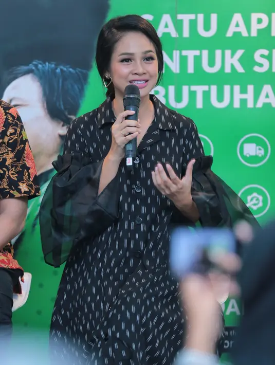 Ditemui di Senayan City, Jakarta, Senin (30/10/2017), Andien menuturkan alasannya rela tak mendapat bayaran untuk iklan layanan masyarakat ini, namun ia tetap merasa senang bisa turut andil di dalamnya. (Adrian Putra/Bintang.com)