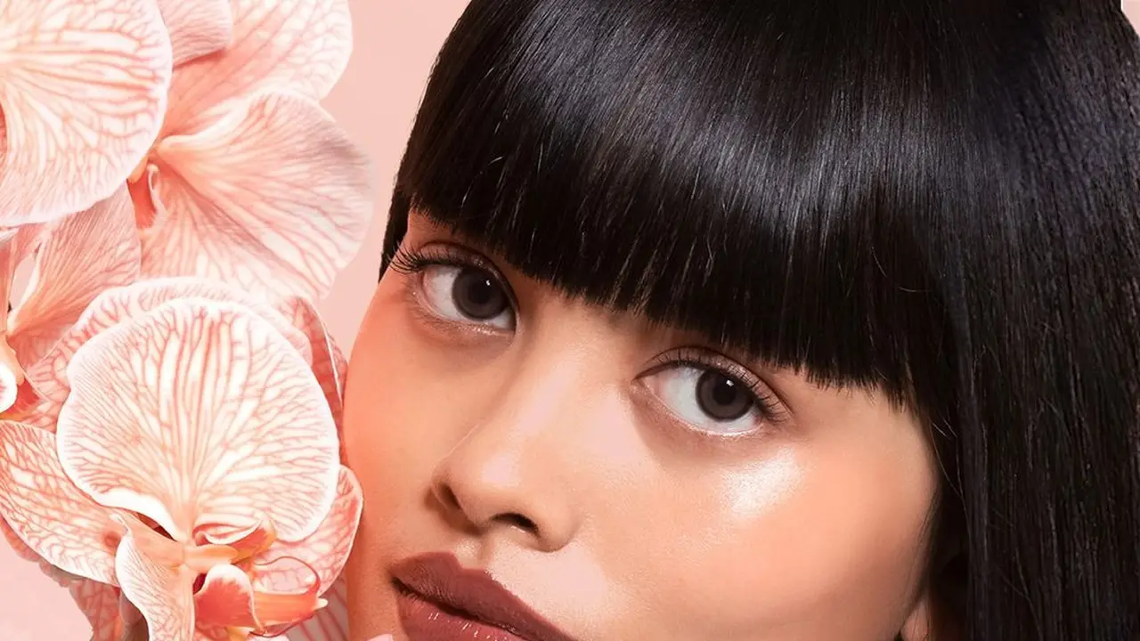 Tampil bak Kembang Desa dengan Lip Balm Filosofi Kembang Kolaborasi Dear Me Beauty x Purana