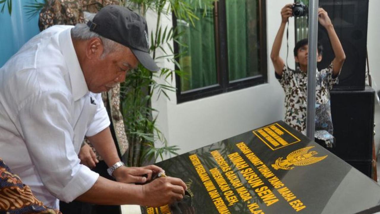 Menteri PUPR Basuki Hadimuljono meresmikan Rumah Susun Sewa (Rusunawa) bagi para mahasiswa UGM. (Foto: Kementerian PUPR)