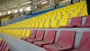 Kursi penonton di Stadion Manahan, telah terpasang rapi dan kuat. (Bola.com/Vincentius Atmaja)