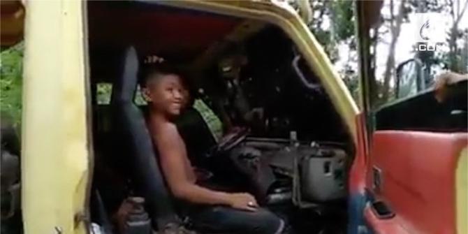 VIDEO: Bocah 13 Tahun Bertahan Hidup Jadi Sopir Truk