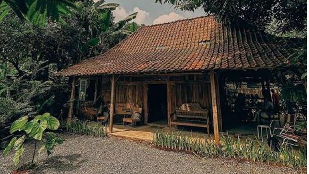 5 Model Rumah Adat Jawa Tengah dan Penjelasan Filosofisnya, Indah Penuh Makna