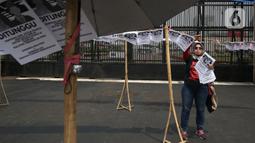 "Ini bagian dari rangkaian aksi mogok makan dan puasa untuk mendesak agar RUU PPRT segera dibahas dan disahkan mengingat sudah 19 tahun RUU PPRT ini di DPR," kata Lita di depan Gedung DPR. (Liputan6.com/Johan Tallo)