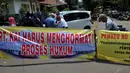 Puluhan warga yang tergabung dalam Forum Warga Manggarai saat menggelar aksi pengosongan rumah negara, Jakarta, (23/9/14). (Liputan6.com/Johan Tallo)