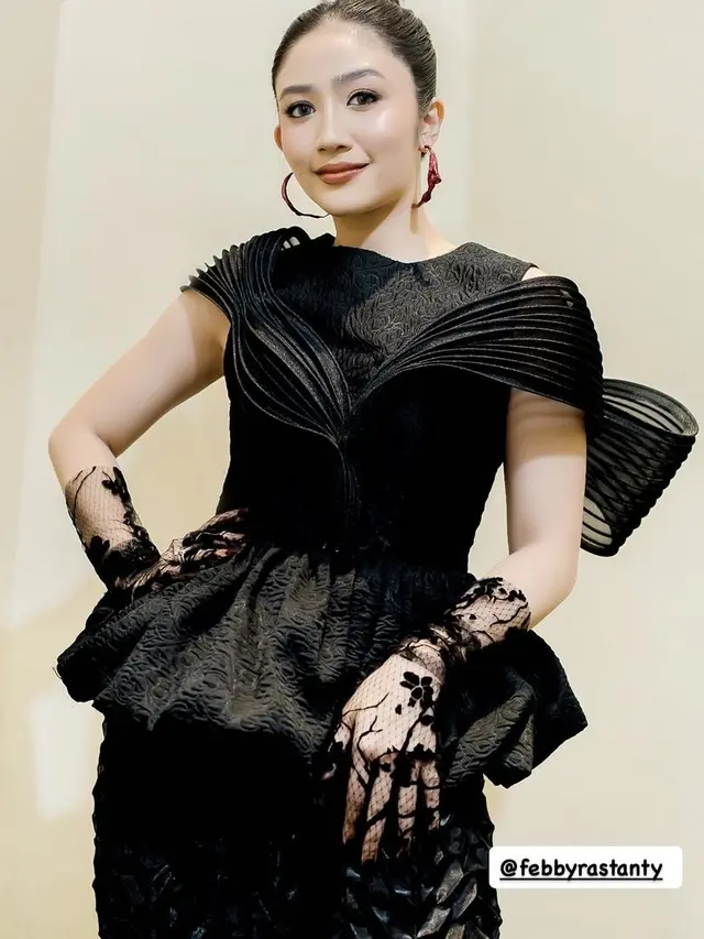 Tampilan Febby Rastanty Setelah Jadi Istri. [@edosulistianto_e]