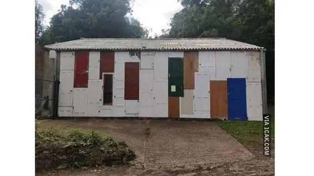 6 Potret Hasil Cat Pintu Rumah Ini Nyeleneh, Penampakannya Jadi Gagal Estetik