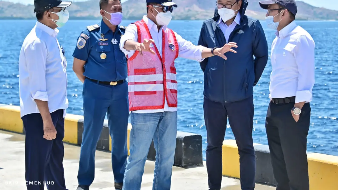 Menteri Perhubungan Budi Karya Sumadi meninjau Terminal Purpose Wae Kelambu, Pelabuhan Labuan Bajo di Kabupaten Manggarai Barat, Nusa Tenggara Timur (NTT)