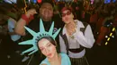 Megan Domani jadi Patung Liberty [Instagram/megandomani1410]