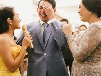 Inilah potret mengharukan Andien di pesta pernikahan salah seorang fansnya yang bernama Digun belum lama ini. (instagram.com/andienaisyah).