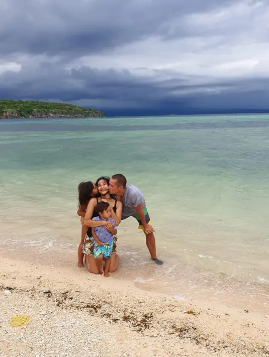 Happy Salma dan Tjokorda Bagus Dwi Santana Kertayasa (Instagram/happysalma)