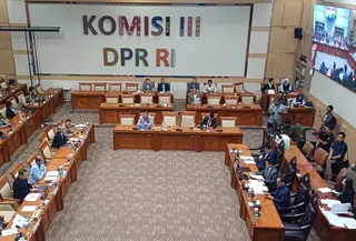 DPR Resmikan UU Polri Menjadi Undang-Undang (Delvira Hutabarat/Liputan6.com)