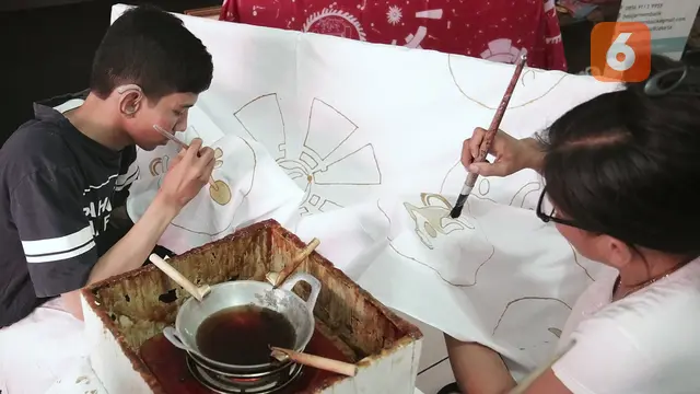 [Fimela] Belajar melestarikan batik dari penyandang disabilitas di Kampoeng Batik Palbatu