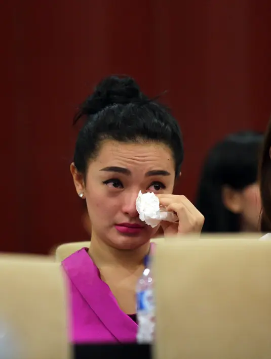 "Sempat ragu. Tapi mereka malah meyakini Eneng. Mereka bilang yang jadi sukses yang cuma lulusan SD. Dia bisa, masa eneng gak bisa. Yang penting niat," papar Zaskia di komplek Parlemen di Senayan, Jakarta Pusat, Kamis (7/4/2016).(Adrian Putra/Bintang.com)