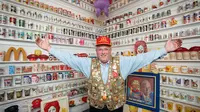 Mike Fountaine telah mengumpulkan berbagai barang yang bersumber dari McDonald selama 50 tahun, jumlah koleksinya pun mencapai 75 ribu buah. (Foto: Dailymail)