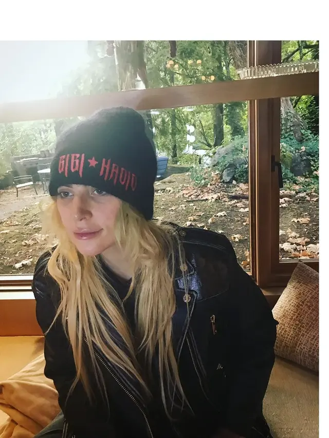 Biasa Nyentrik, Ini 6 Gaya Lady Gaga dengan Tampilan Sederhana