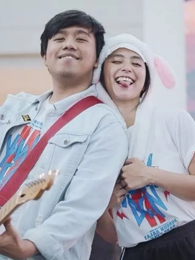 6 Potret Joshua Suherman dan Clairine Clay Pakai Baju Kembar, Pasangan Kompak