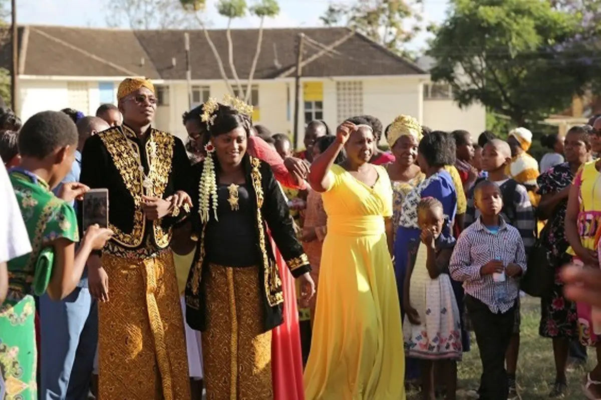 Uniknya Pengantin Asal Kenya Ini, Pernikahannya Indonesia Banget!
