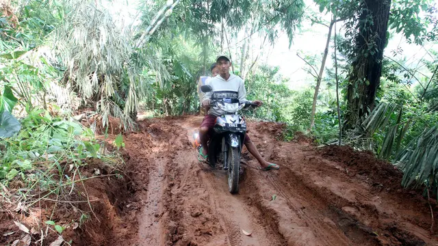 Longsor Susulan Bayangi Lebaran Warga Watuagung