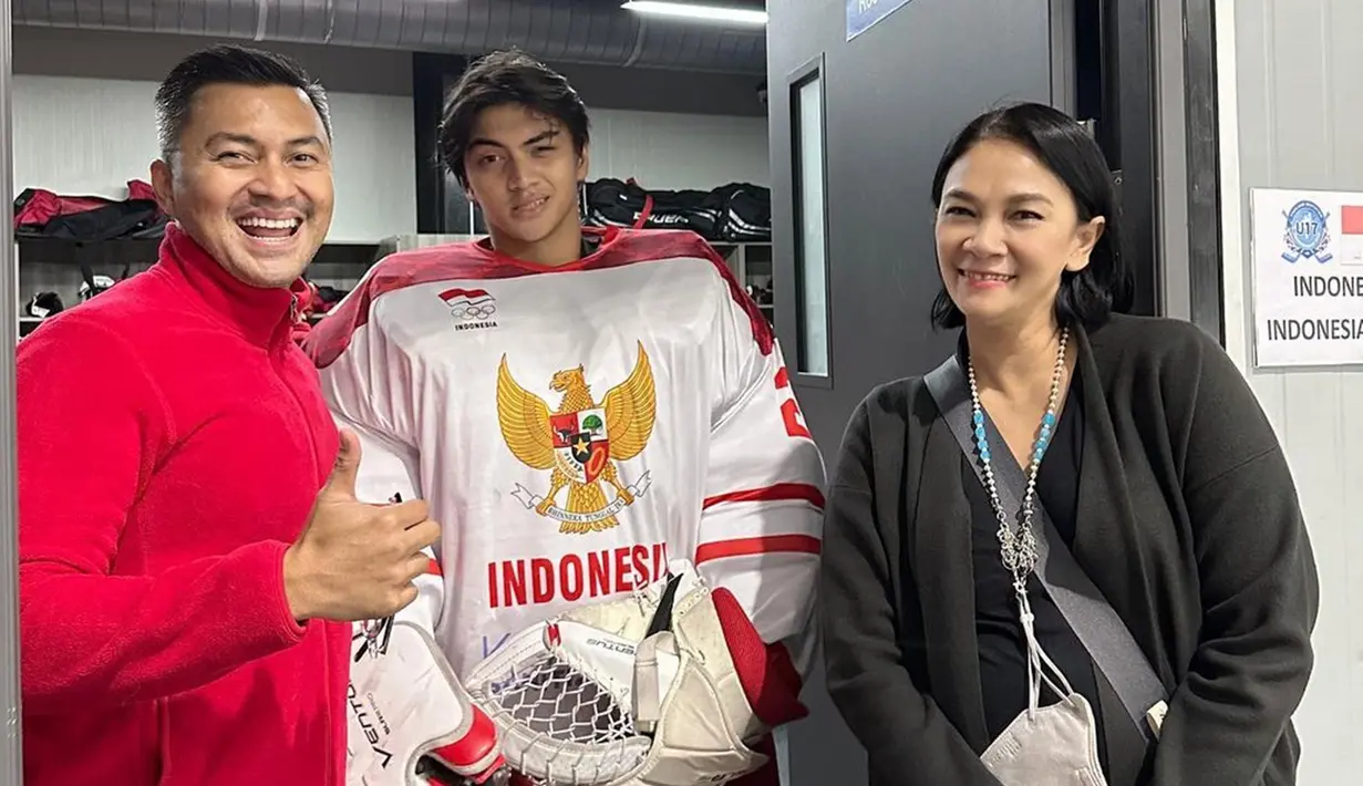 Melalui akun Instagram, Anjasmara dan Dian Nitami terlihat memberikan dukungan kepada sang putra yang bertanding di Thailand. Bahkan, melalui akun Instagram, pasangan selebriti ini turut menemani Arka selama pertandingan. (Liputan6.com/IG/@bu_deedee)