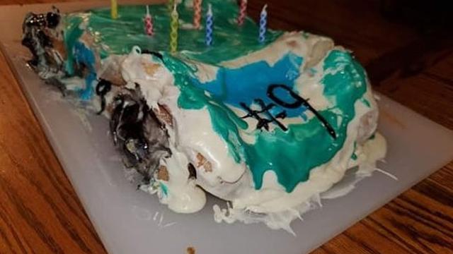 10 Potret Realita saat Pesan Kue Karakter Ini Bikin Gigit Jari