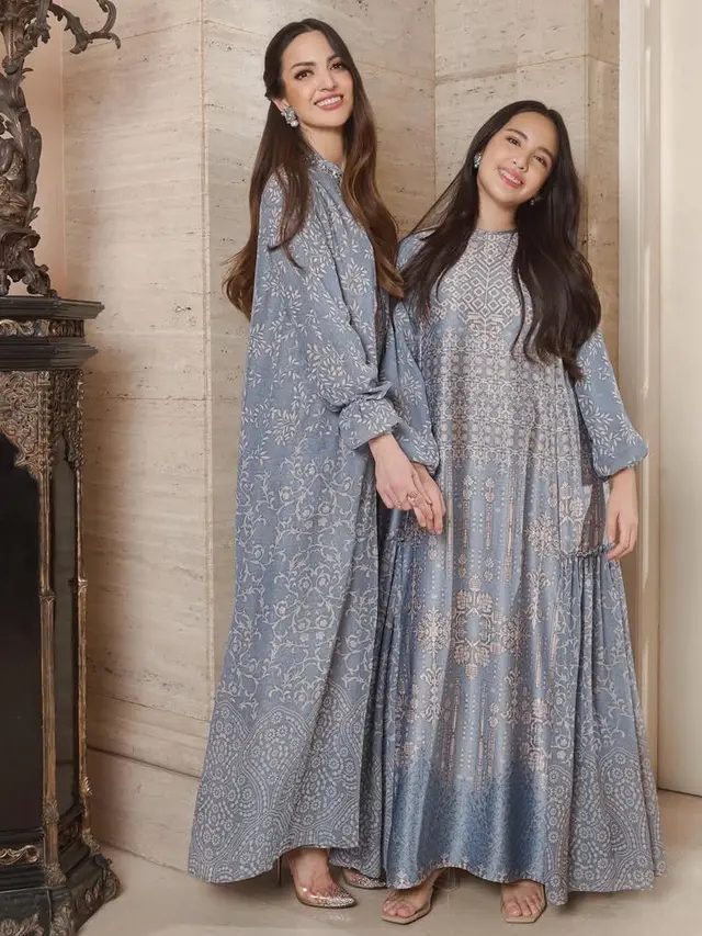 Tampilan Mikhayla Putri Nia Ramadhani Kanakan Baju Lebaran Sarimbit. [@geulis.id]