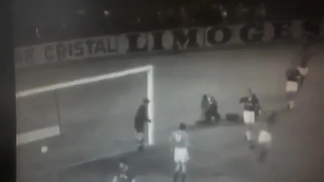 Highlights Final Piala Eropa tahun 1960 antara Uni Soviet vs Yugoslavia yang berakhir dengan skor 2-1. Uni Soviet menjadi pemenanng pertama turnamen Piala Eropa tersebut.