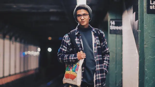 [Bintang] 8 Potret Iqbaal Ramadhan Dari Gemesin Sampai Bikin Meleleh